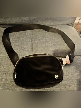 Lululemon Black Velvet 1L Everywhere Belt Bag